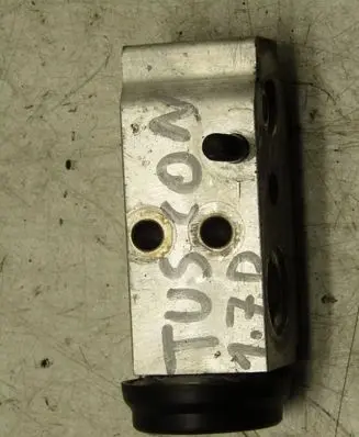 Hyundai Tucson TL Air conditioning (A/C) expansion valve 97775-D7350