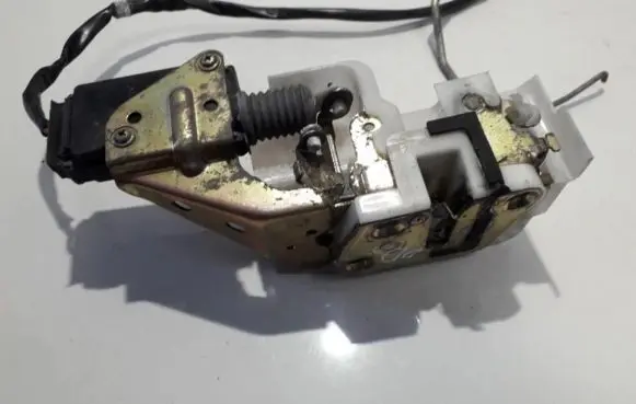 Mazda 323 Front door lock
