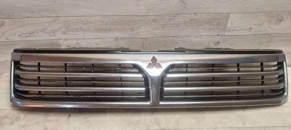 Mitsubishi Space Wagon Front bumper upper radiator grill 