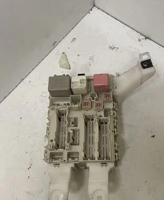 Toyota Auris 150 Fuse module 8273002150A