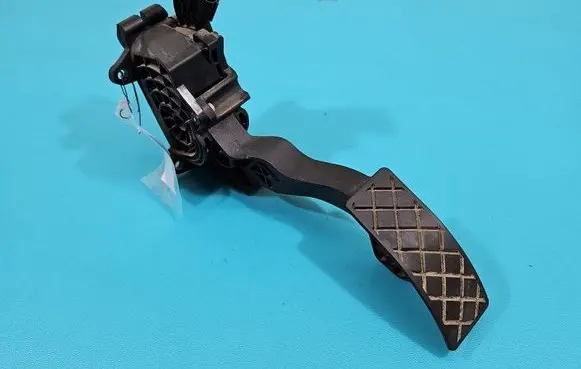 Skoda Rapid (NH) Accelerator throttle pedal 6R1721503H IMPRK1446885