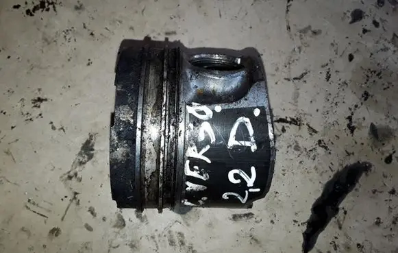 Toyota Corolla Verso AR10 Piston NOCODE