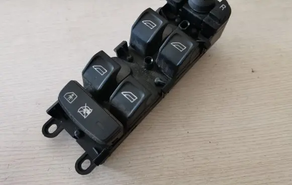 Volvo V70 Electric window control switch 31295115AA
