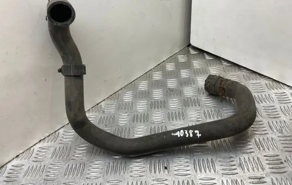 Volkswagen PASSAT B6 Engine coolant pipe/hose
