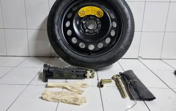 Volvo V70 R17 spare wheel 9454149