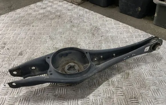 Volkswagen PASSAT B8 Rear upper control arm/wishbone 3Q0505311E