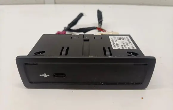 Mercedes-Benz A W177 USB socket connector A2478203902