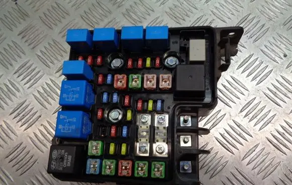 KIA Ceed Fuse box cover 91950-1H040
