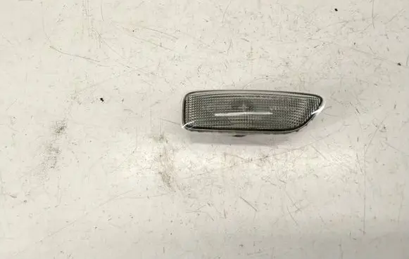 Volvo V70 Front fender indicator light 8658945