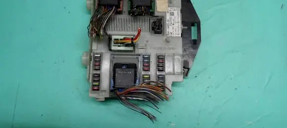 Ford Mondeo MK IV Fuse module 14A073