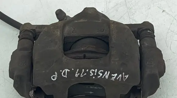 Toyota Avensis T270 Front brake caliper