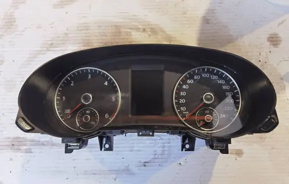 Volkswagen Sharan Speedometer (instrument cluster) 7N0920870E VDD02412 1119011523