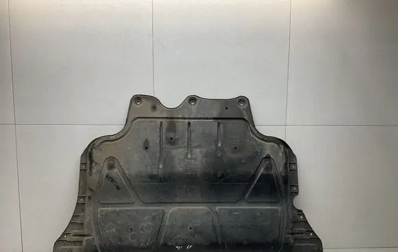 Audi A3 S3 8V Engine splash shield/under tray 5Q0825236
