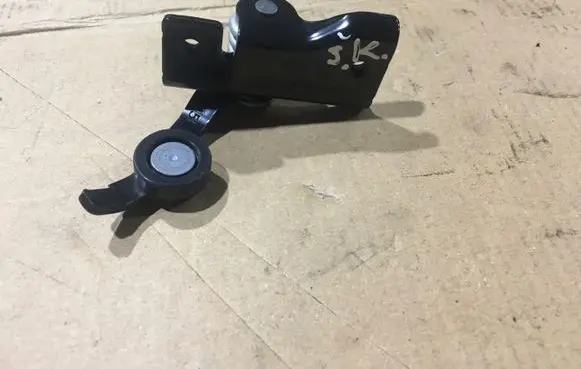 Mercedes-Benz Vito Viano W447 Sliding door lower roller guide/hinge A6397300616