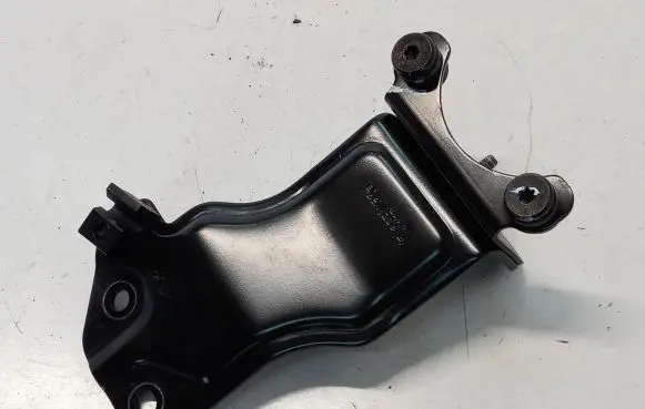 Hyundai i30 ABS pump bracket 