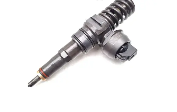 Volkswagen Golf V Fuel injector 038130073BN 0414720313