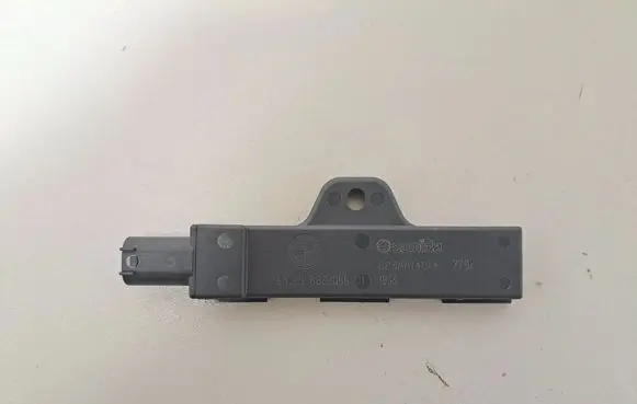 BMW X4 G02 Keyless system antenna 6832066