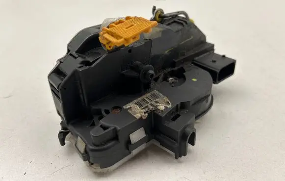 Opel Astra J Front door lock