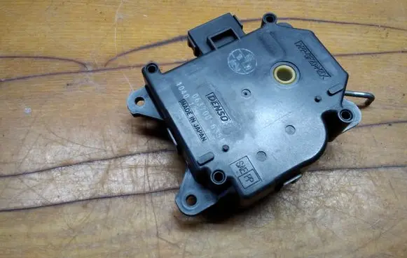 Mitsubishi Space Wagon Air flap motor/actuator 0637006351
