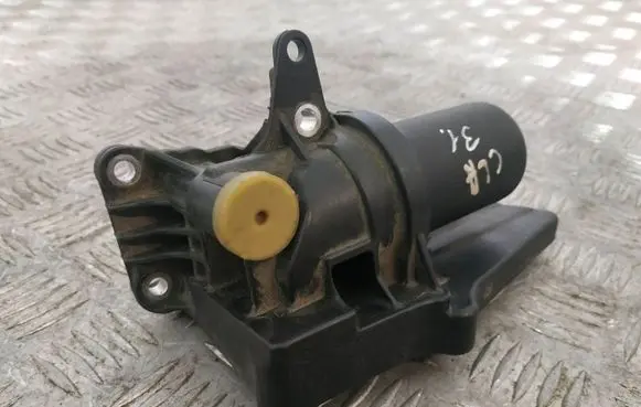 Engine oil radiator