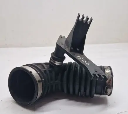 Nissan Pathfinder R51 Air intake hose/pipe 2100543