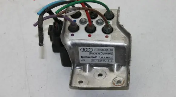 Audi A8 S8 D3 4E Air suspension valve block 15152400152