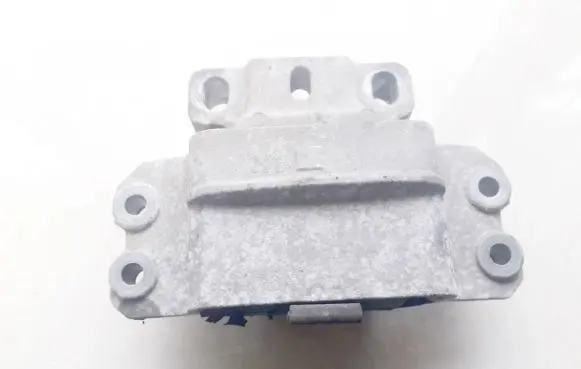Volkswagen Touran I Engine mount bracket 1k0199555