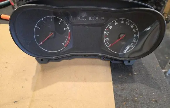 Opel Corsa E Speedometer (instrument cluster) 367030224 313109301