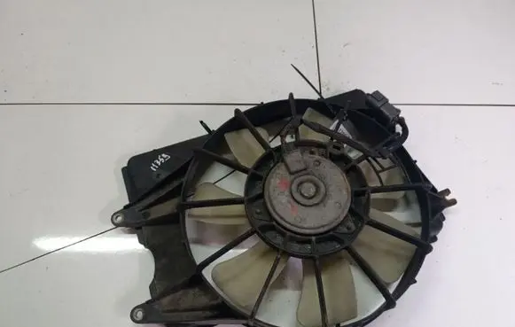 Honda FR-V Radiator cooling fan shroud