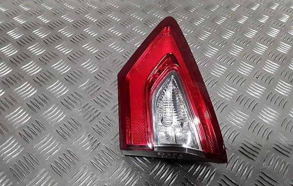 Tailgate rear/tail lights