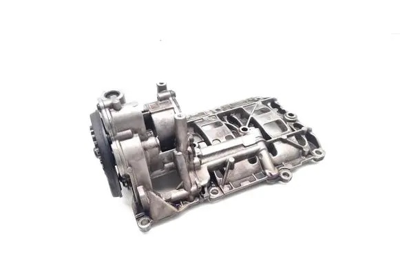 BMW 1 E82 E88 Oil pump 8508629
