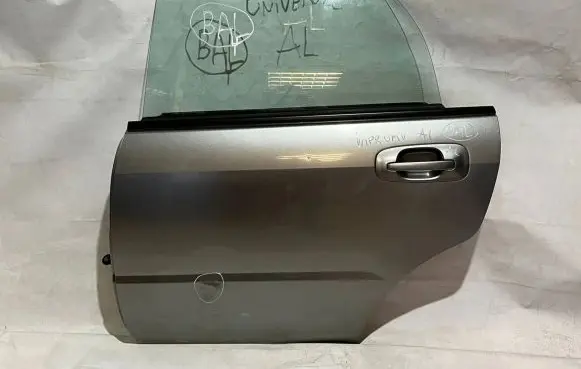 Subaru Impreza II Rear door