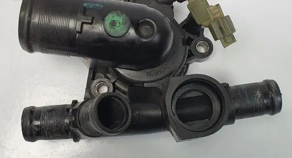 Renault Koleos I Thermostat housing 8200801570