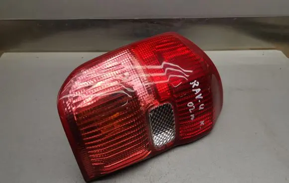 Toyota RAV 4 (XA20) Rear/tail lights