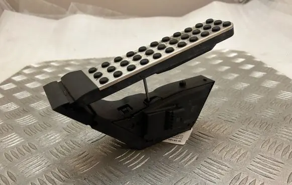 Mercedes-Benz GLC X253 C253 Accelerator throttle pedal A2533000104