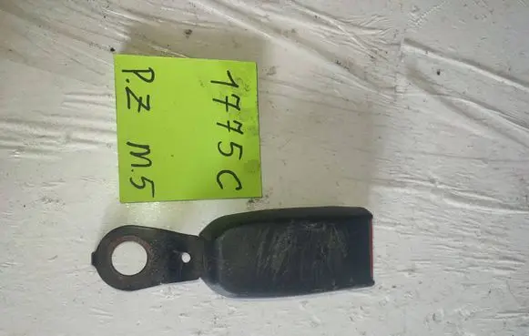 Mazda 5 Front seatbelt buckle 0231646