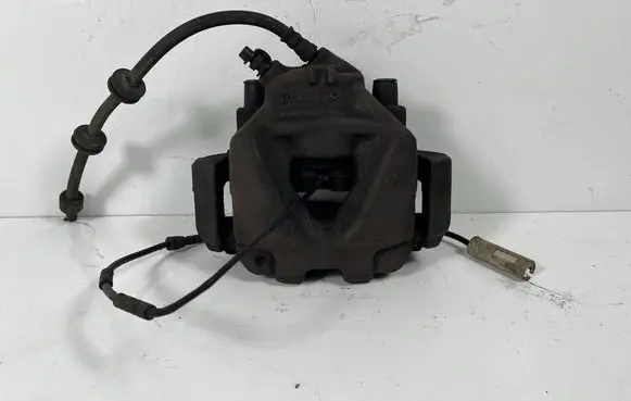 BMW 3 E90 E91 Front brake caliper 34116778145 34116778147 6778145