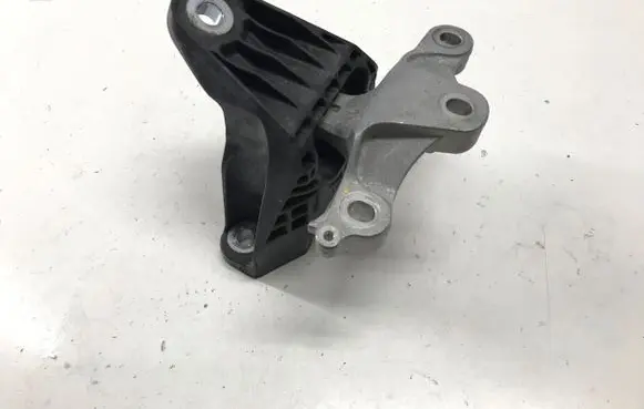 Honda HR-V Gearbox mounting bracket 20230828D0560 TZB