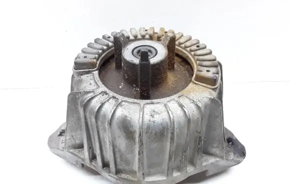 Mercedes-Benz C W204 Engine mount bracket A2042400217