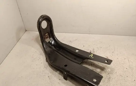 Radiator mount bracket