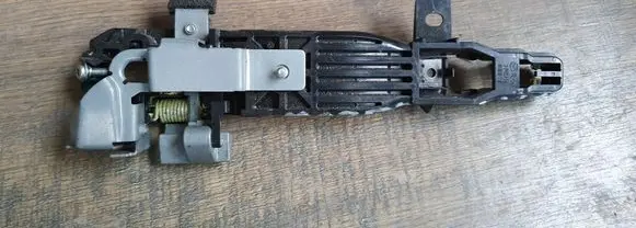 Mazda 2 Front door exterior handle/bracket 