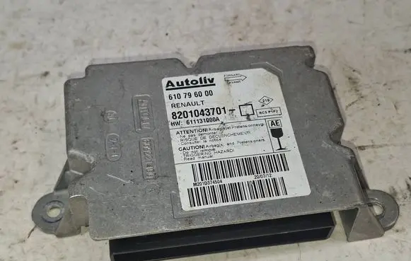 Renault Clio III Airbag control unit/module 610796000 611131000A 8201043701