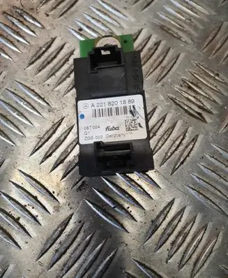 Mercedes-Benz S W221 Aerial antenna amplifier A2218201889