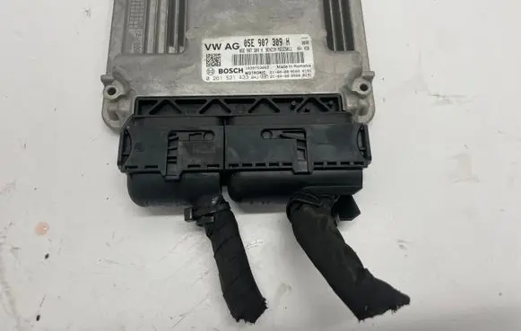 Volkswagen Tiguan Engine control unit/module 05E907309H 0261S21433