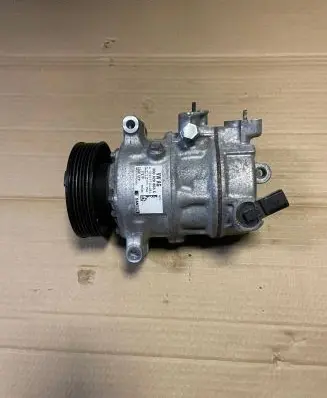 Volkswagen Golf VII Air conditioning (A/C) compressor (pump) 5Q0820803C