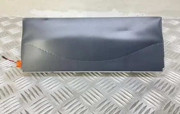 Knee airbag