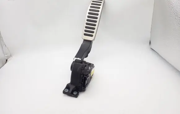 Volkswagen Touareg I Accelerator throttle pedal 7L0723507D 6PV00802624
