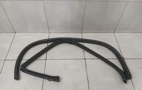 Ferrari FF Front door rubber seal 86743300
