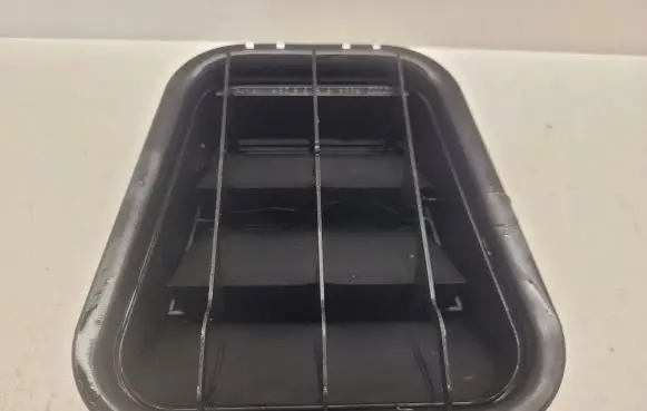 Quarter panel pressure vent