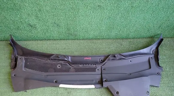 Land Rover Range Rover Evoque L551 Wiper trim K8D24105A